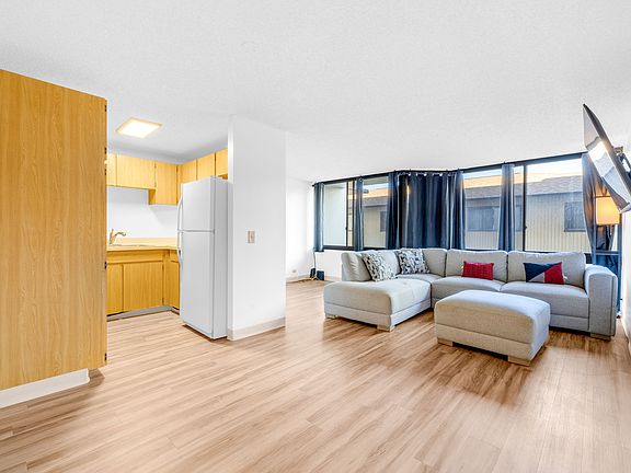 3rd image of 1820 Waiola St APT 203