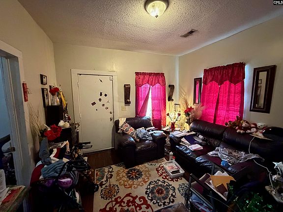 2nd image of 831 Summit Ave