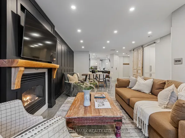 2365 Queen St E Unit 201, Toronto, ON M4E 1H2