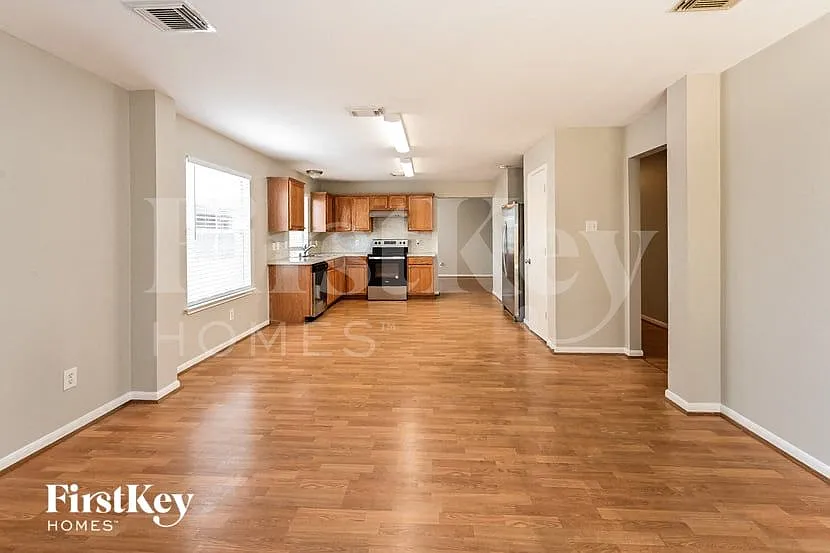 3 bed, 2.0 bath, 1385 sqft, $1,970 — Photo 4