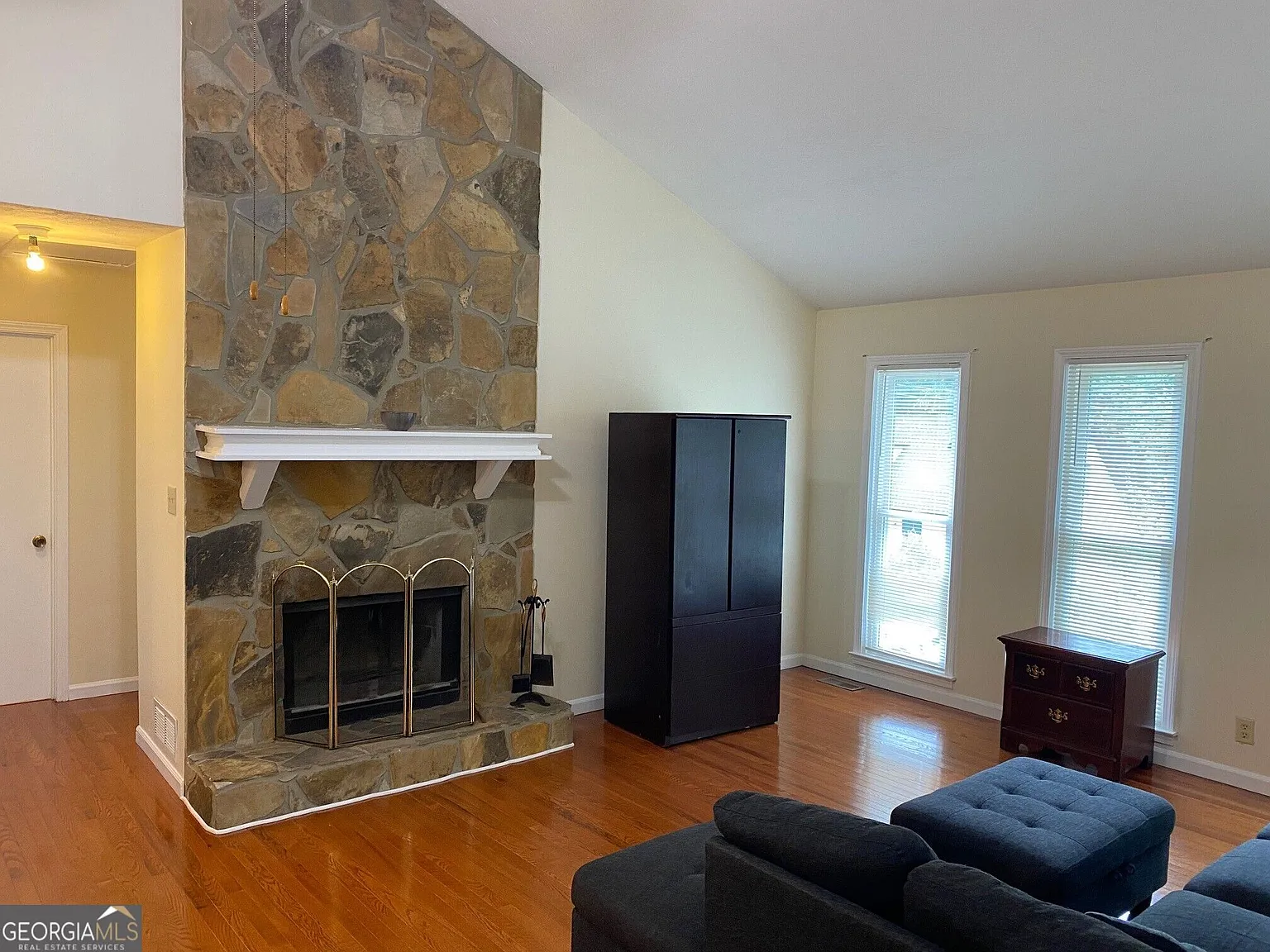 5 bed, 3.0 bath, 2096 sqft, $3,000 — Photo 4