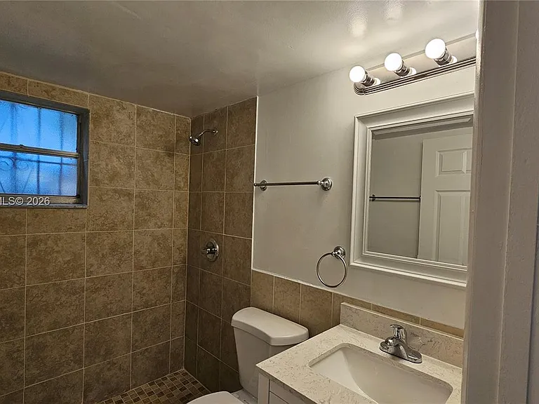 1235 NW 6th St #3 — Photo 7