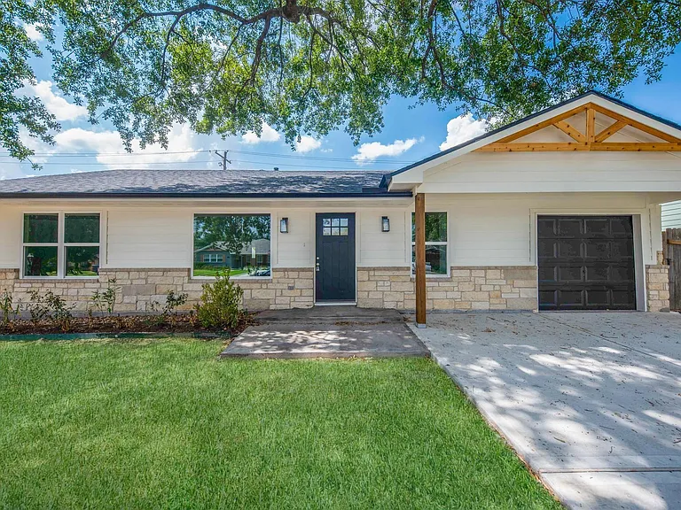5221 Libbey Ln — Photo 3