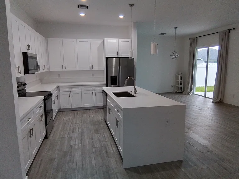 1258 SW Santiago Ave — Photo 6