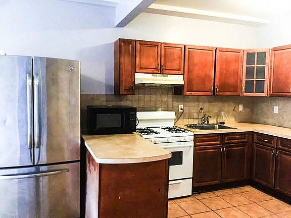 2nd image of 387 Sumpter St #6