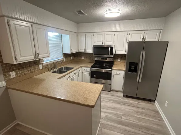 791 Wildwood Dr, Hinesville, GA 31313