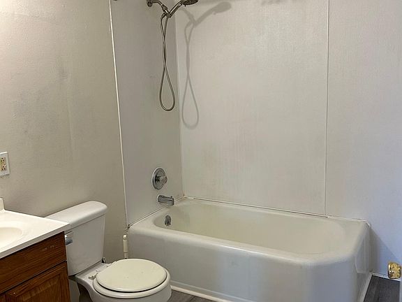 5th image of 704 4th St APT 4