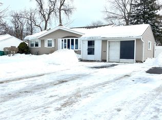 127 Bayberry Ln, Rochester, NY 14616