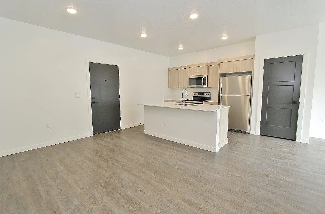 2 bed, 990 sqft, $1,500 — Photo 3