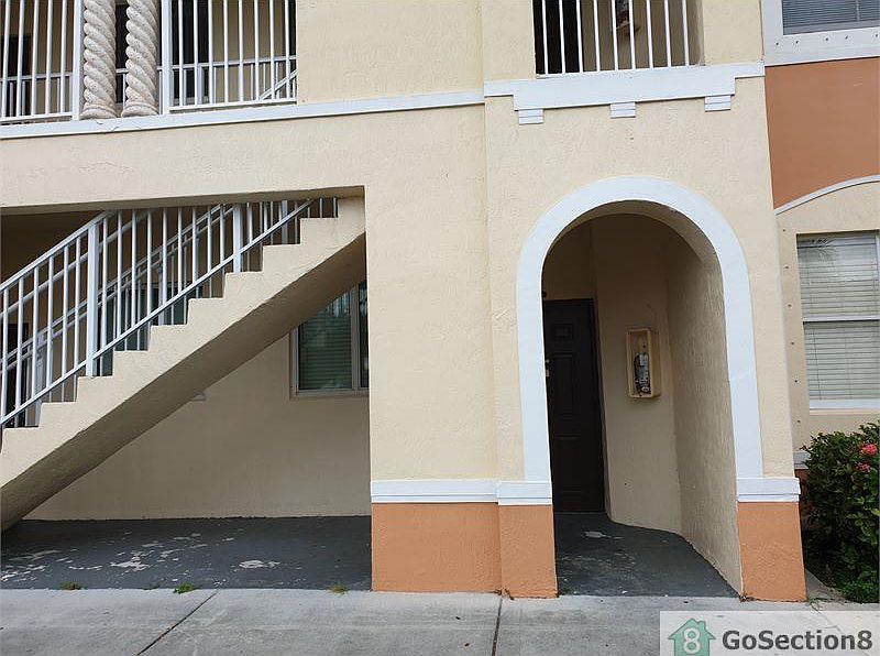 1st image of 2815 SE 16th Ave Unit 101
