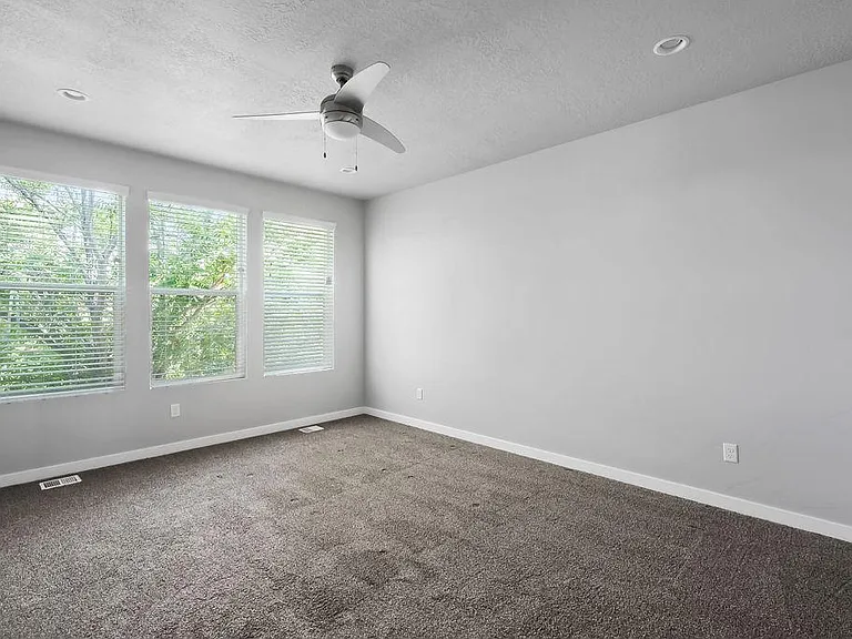 735 E Zekes Ct — Photo 11