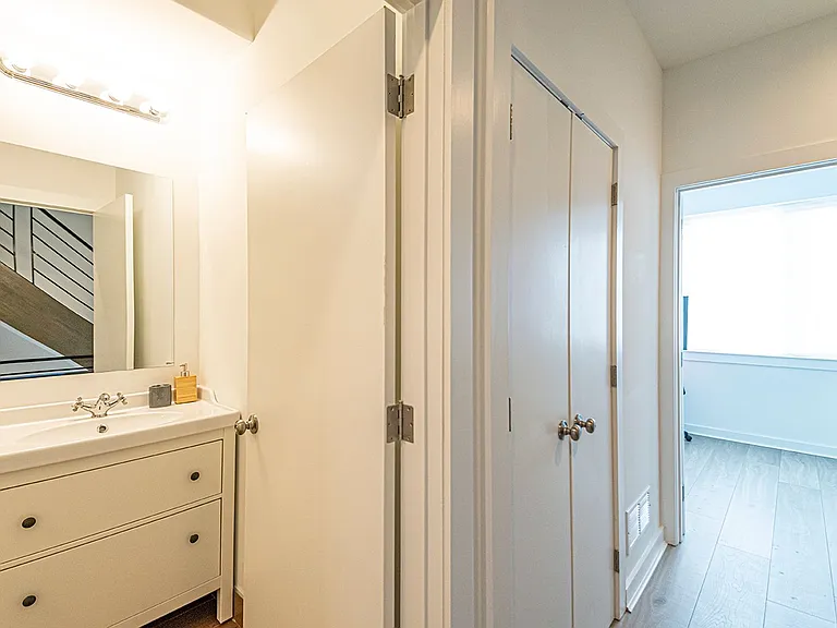2137 Cross St — Photo 11