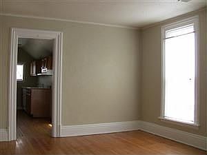 5th image of 632 Coit Ave NE #2