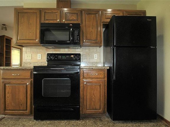 4th image of 13156 Eastridge Dr