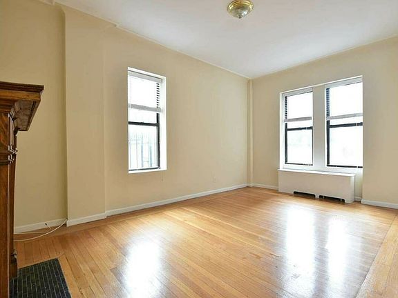2nd image of 2350 Broadway #636