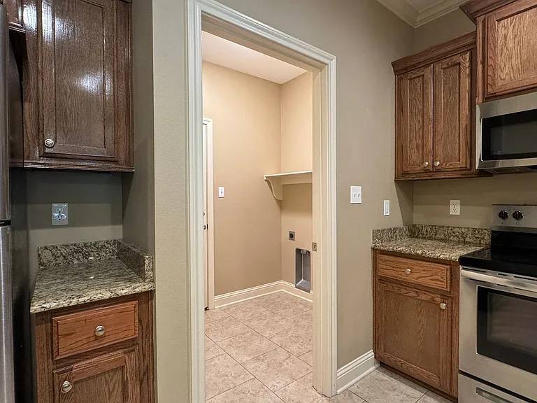 9100 Shadow Oak Dr — Photo 11