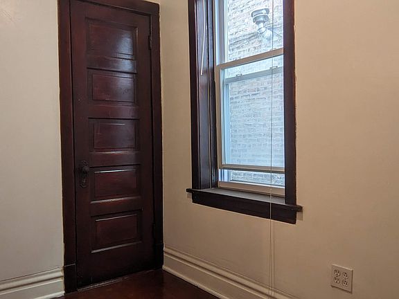 2nd image of 2438 W Augusta Blvd #G