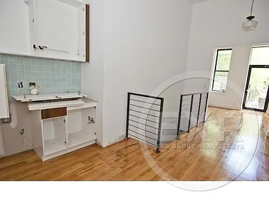 Rented by EXR | media 25