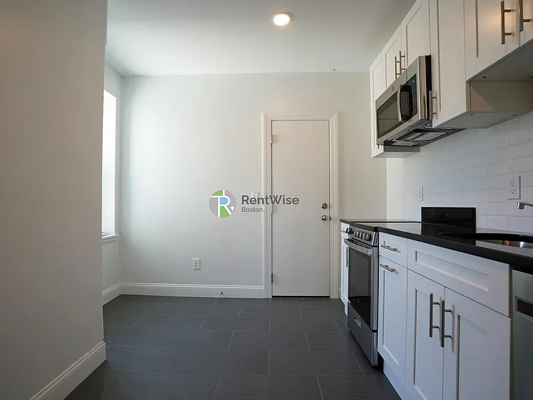 123 Sutherland Rd #P — Photo 15