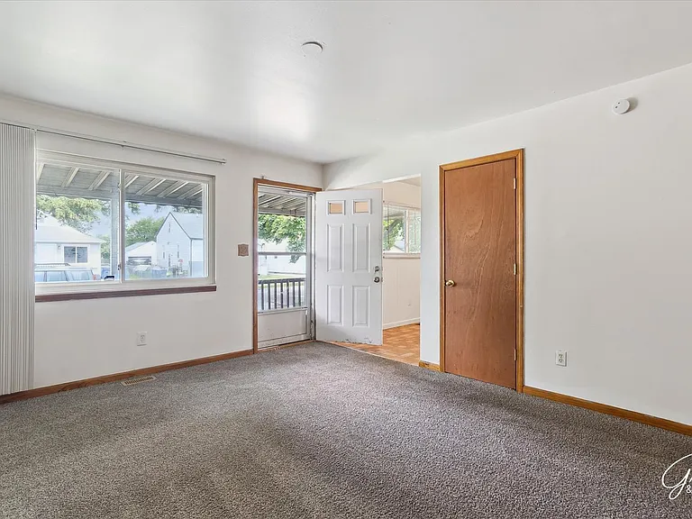 8684 Republic Ave — Photo 3