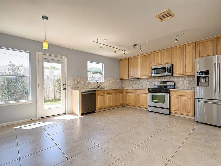 6707 Wild Pecan Trl — Photo 5