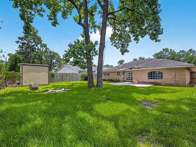 7713 Yoe St — Photo 42