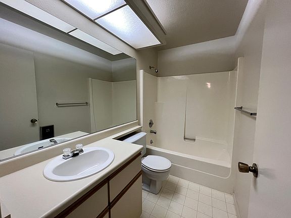 4th image of 1336 Bellevue Way NE APT 8