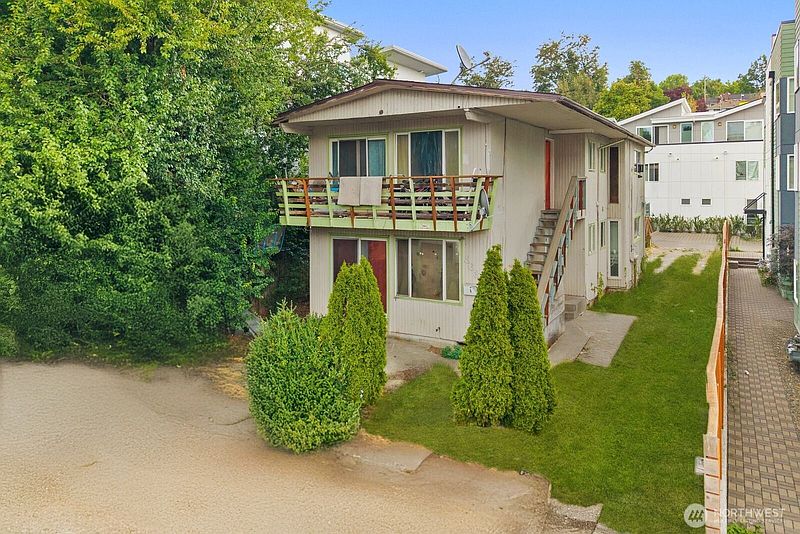 3rd image of 3632 36th Avenue S