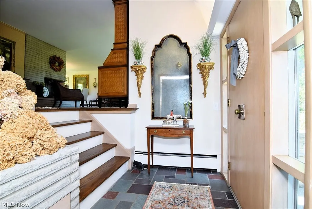 4 bed, 3.0 bath, 2392 sqft, $4,500 — Photo 4