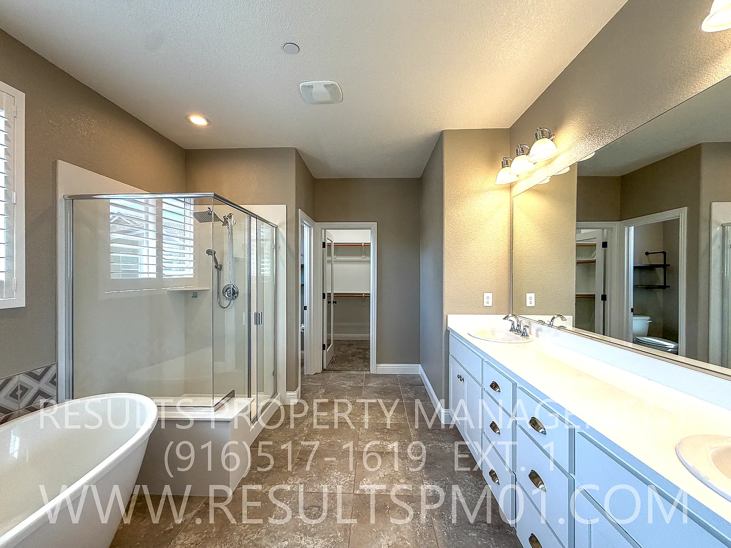 Beautiful Designer Upgraded Rocklin home — Photo 3