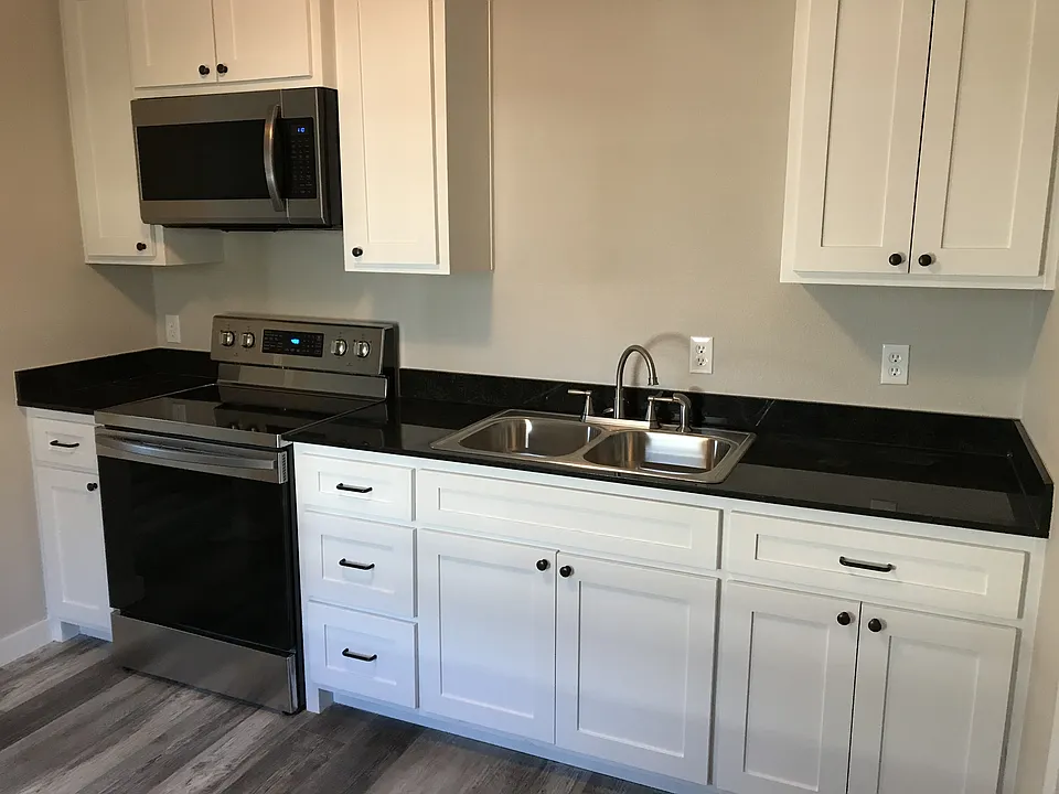 405 E Smith St #101