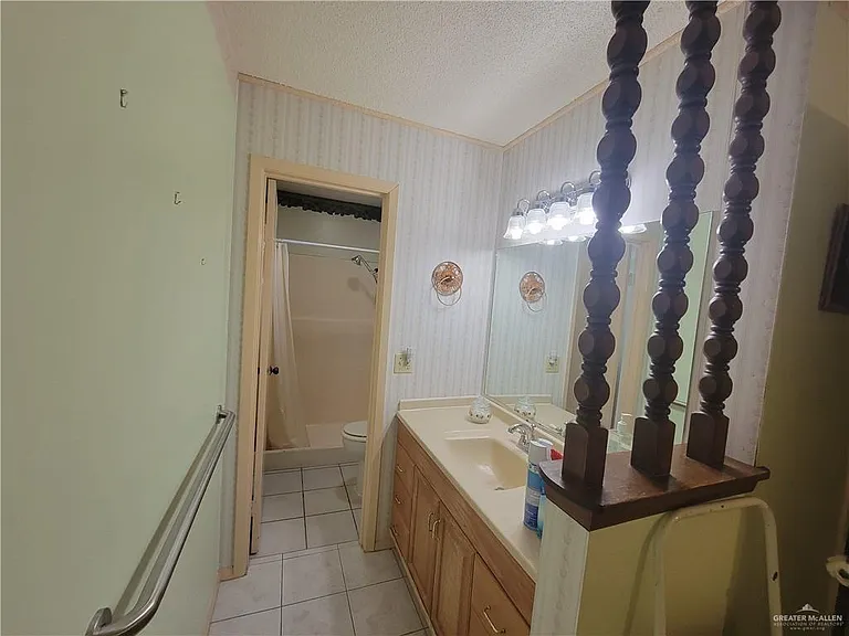2508 Harvey St — Photo 10