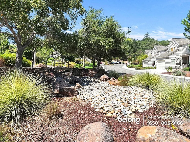 812 Isbel Ct — Photo 2