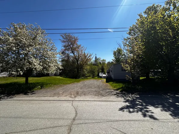 10 Cemetery Lane, Greenville, ME 04441