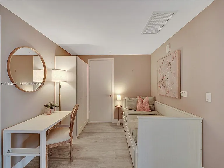 121 NE 34th St #2106A — Photo 7