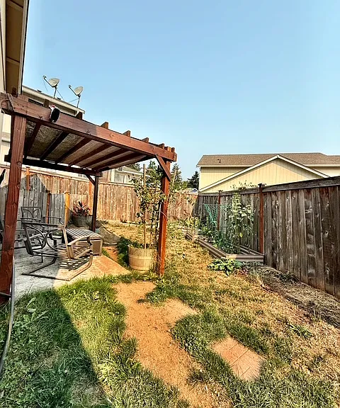 2988 NE Loyola St — Photo 32