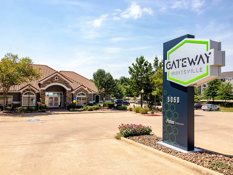 Gateway-Huntsville-Apartments-Exterior