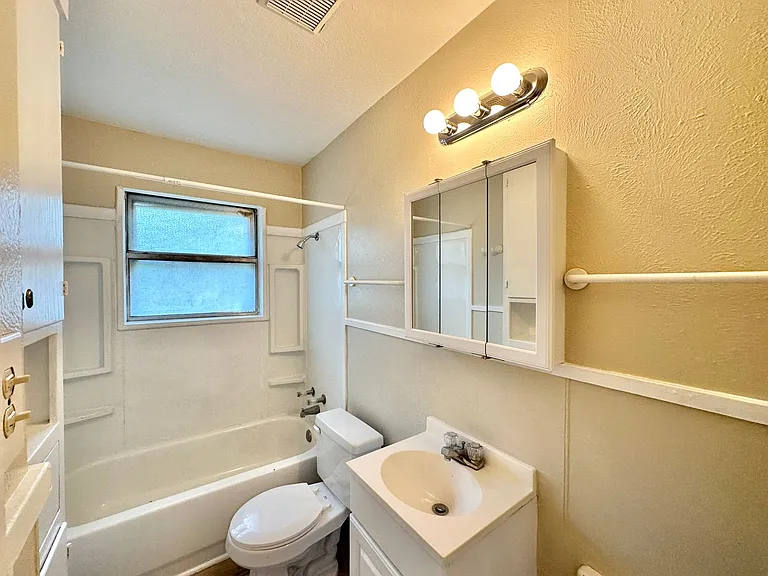 707 W Lincoln Ave — Photo 17