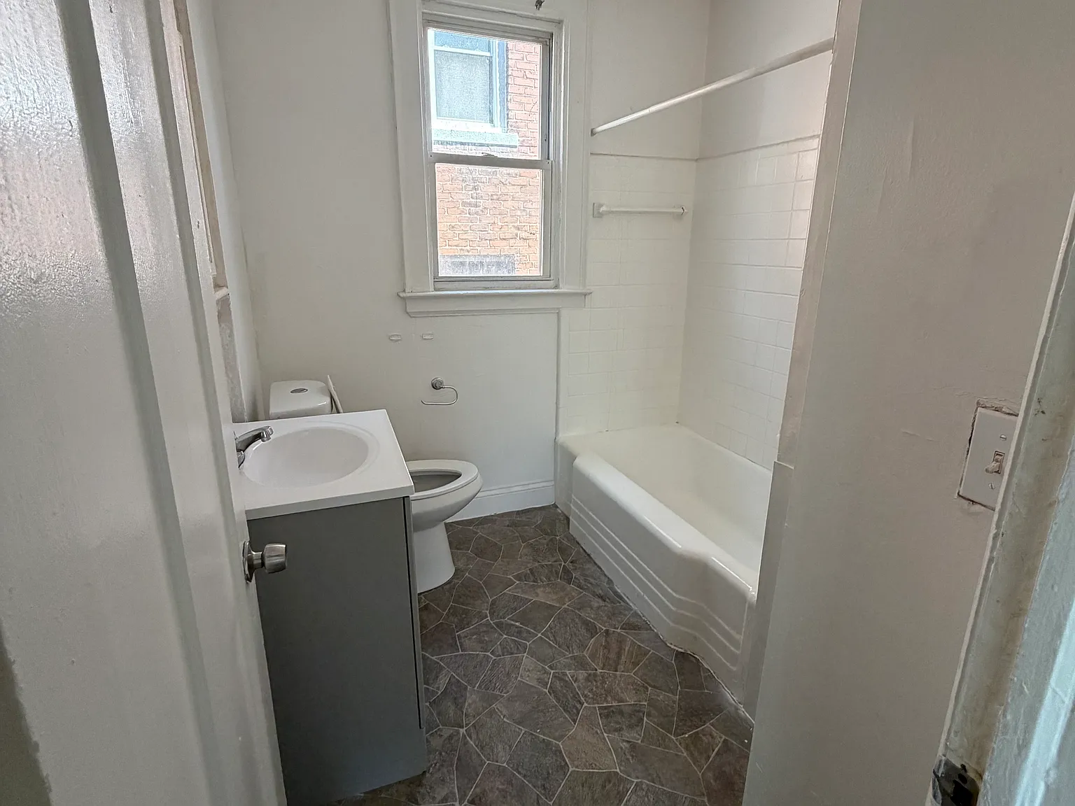 2 bed, 1000 sqft, $900 — Photo 3
