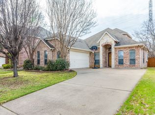 8325 Estandarte Ct, Benbrook, TX 76126