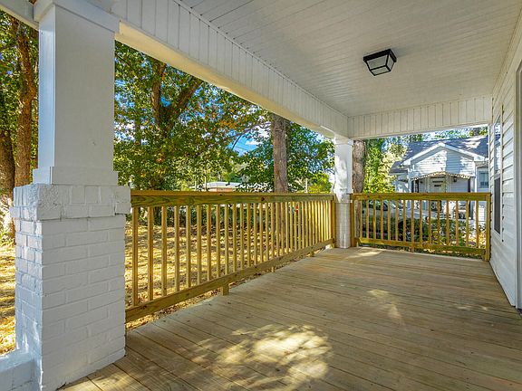 3rd image of 1212 Tunnel Blvd
