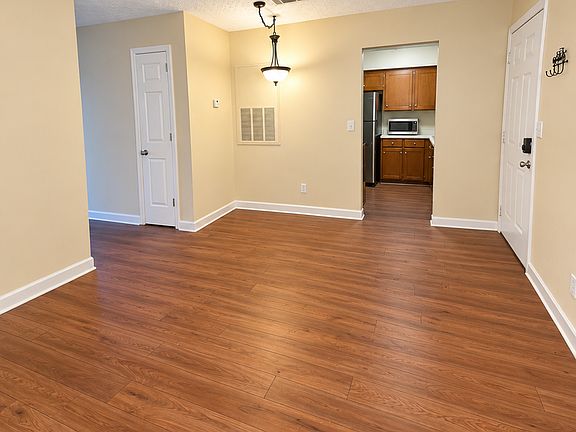 3rd image of 1808 State St APT 213