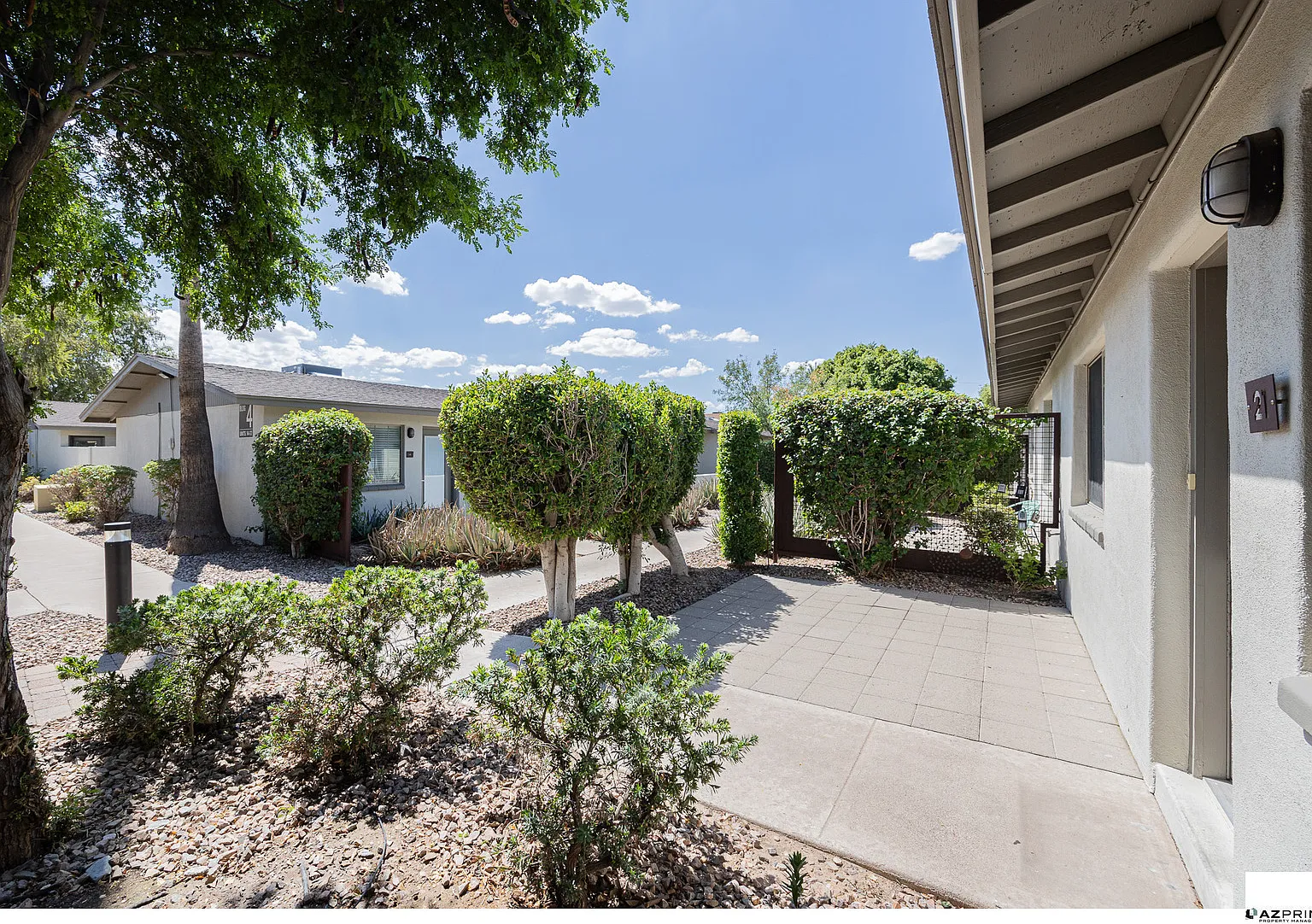 Welcome to this stylish 2/1 Phoenix townhouse where comfort, style, and convenience come together! — Photo 3