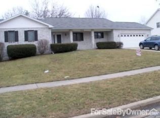 705 Watford Dr, Bloomington, IL 61704