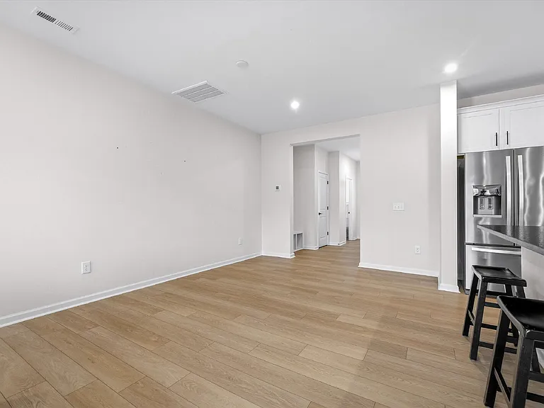 217 Brooks Springs Dr — Photo 14