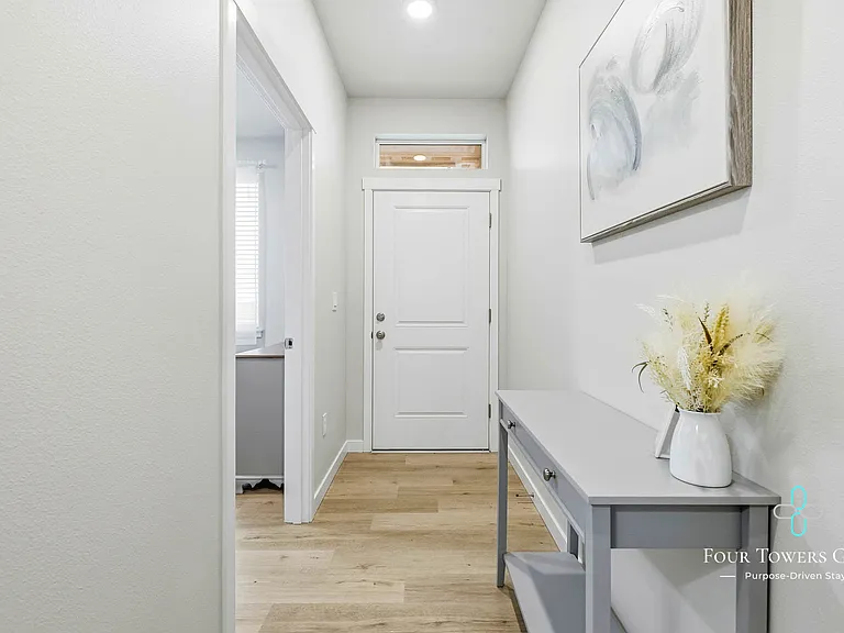 1203 NE Emerald Dr — Photo 1