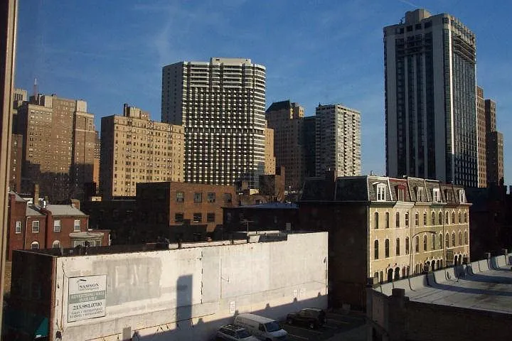 Building Photo - 2101 Chestnut St #1214
