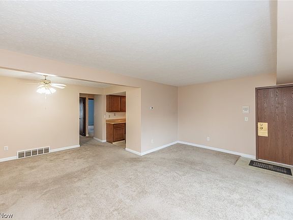 5th image of 3265 Mayfield Rd APT 29