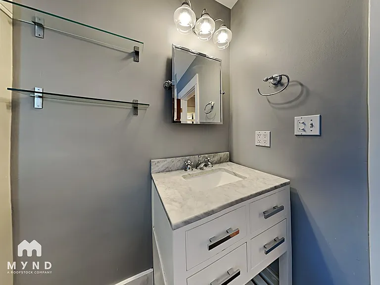 4465 N Meade St — Photo 17