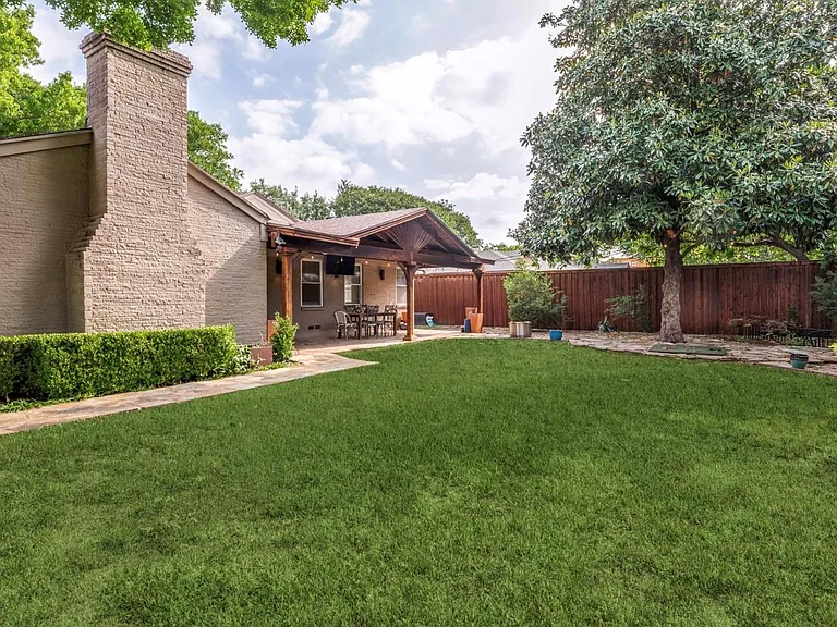 5820 Forest Ln — Photo 20